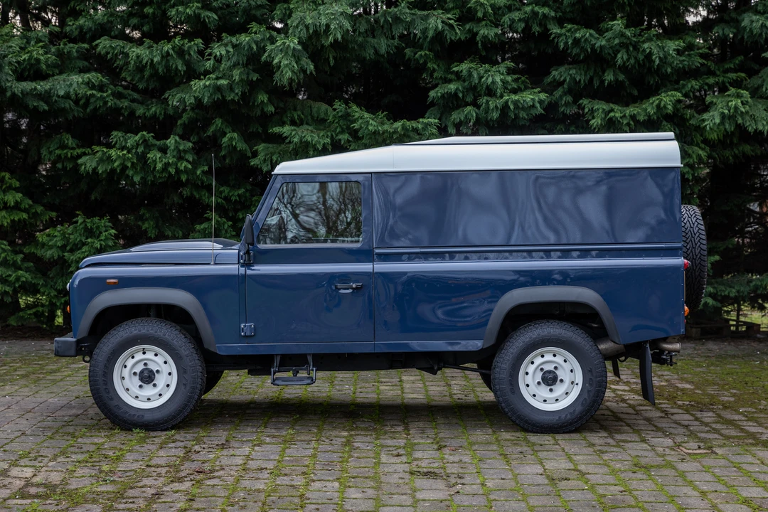 2014 Land Rover Defender 110 - Image 5 of 31