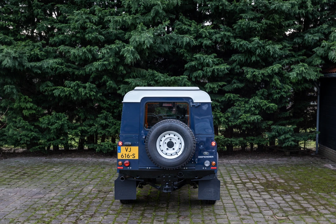 2014 Land Rover Defender 110 - Image 14 of 31