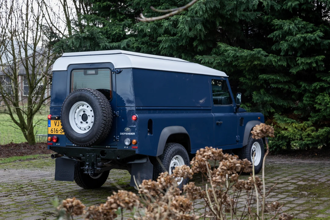 2014 Land Rover Defender 110 - Image 15 of 31