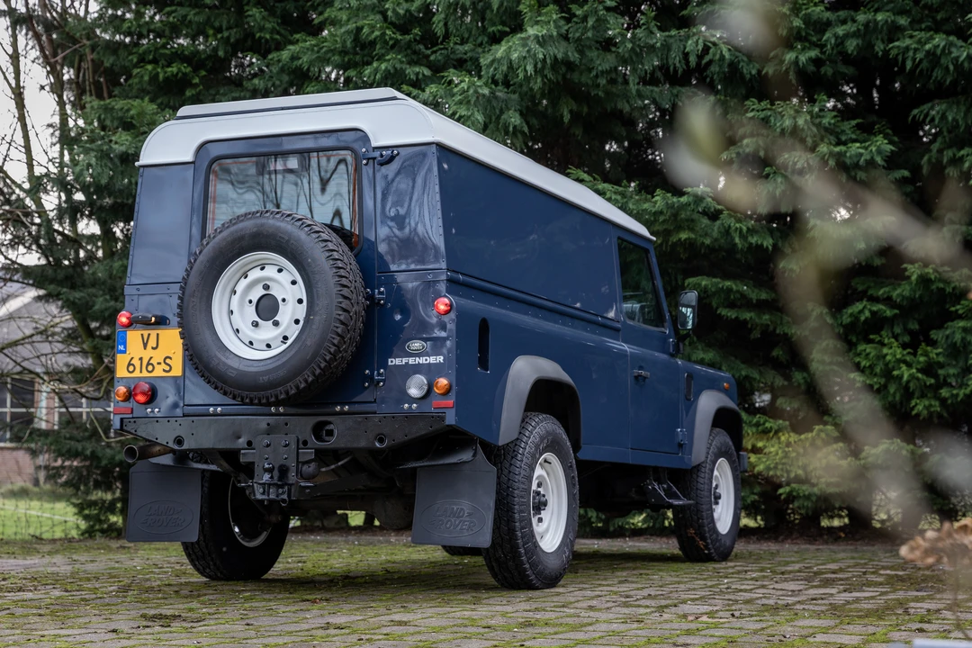 2014 Land Rover Defender 110 - Image 8 of 31