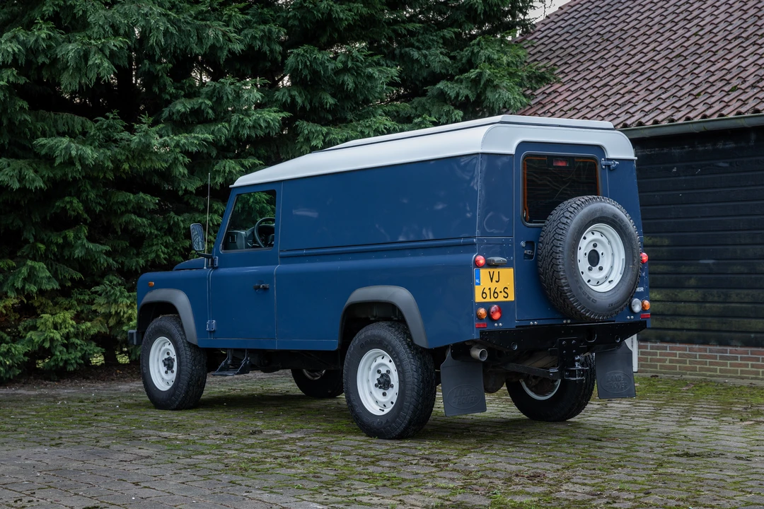 2014 Land Rover Defender 110 - Image 6 of 31