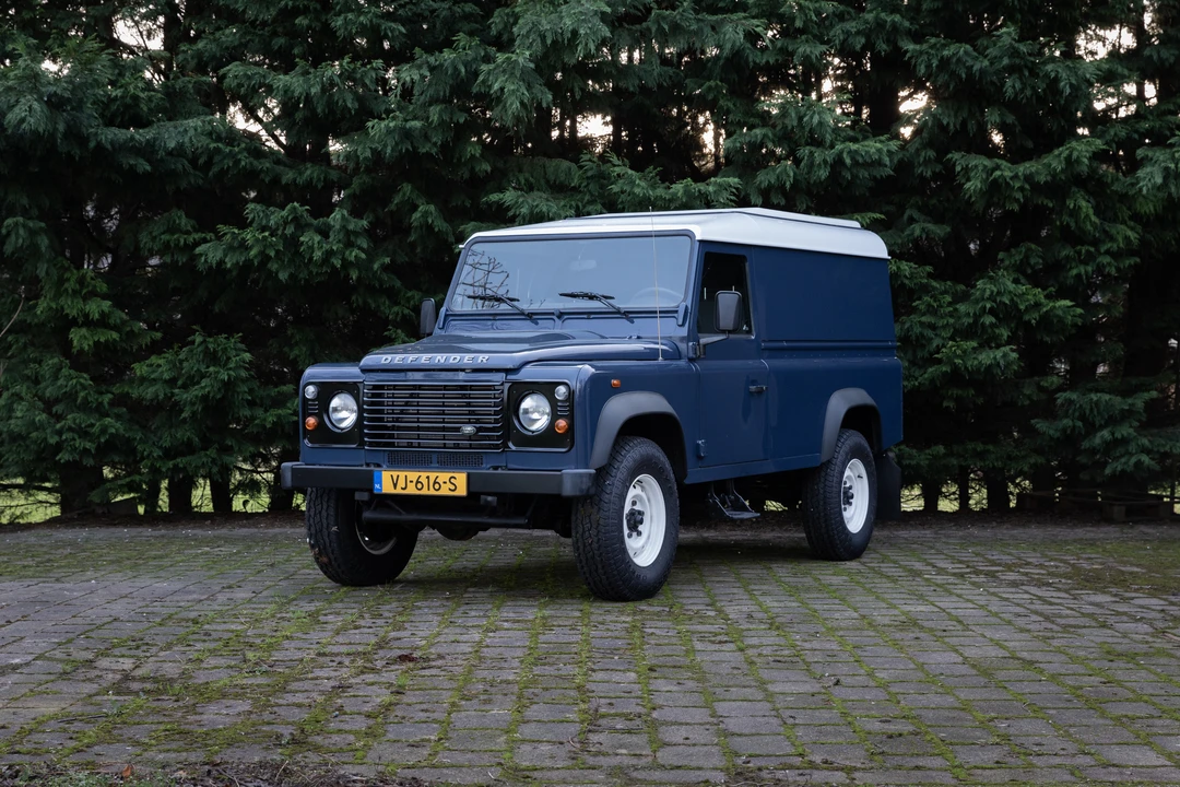 2014 Land Rover Defender 110 - Image 4 of 31