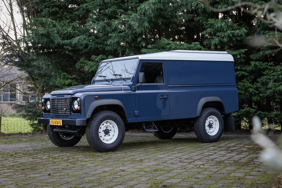 2014 Land Rover Defender 110 - Image 11 of 31