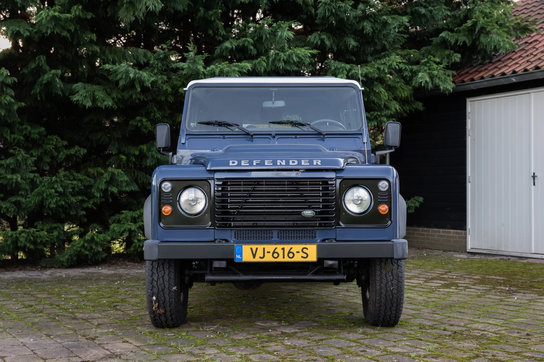 2014 Land Rover Defender 110 - Image 3 of 31