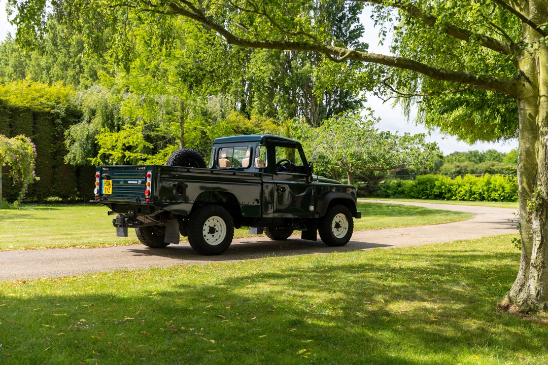 2014 Land Rover Defender 110 - Image 10 of 31