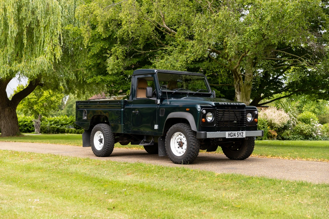 2014 Land Rover Defender 110 - Image 3 of 31