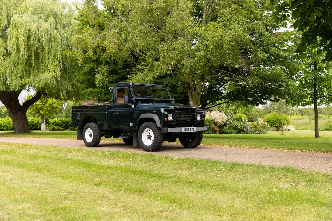 2014 Land Rover Defender 110 - Image 14 of 31