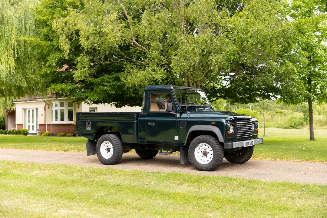 2014 Land Rover Defender 110 - Image 15 of 31