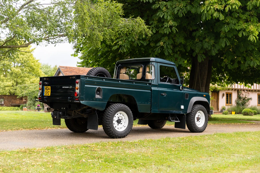 2014 Land Rover Defender 110 - Image 5 of 31