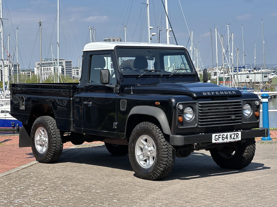 2014 Land Rover Defender 110 - Image 17 of 31