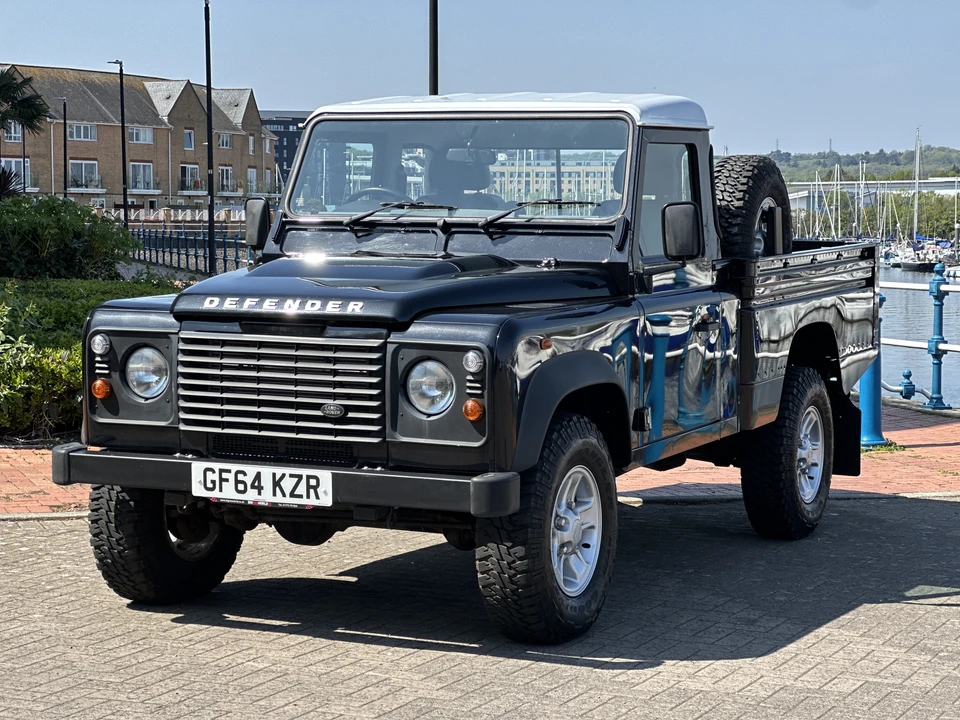 2014 Land Rover Defender 110 - Image 10 of 31