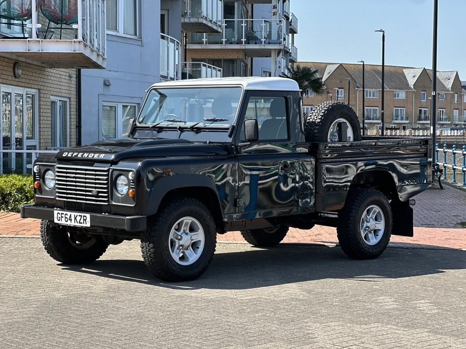 2014 Land Rover Defender 110 - Image 11 of 31