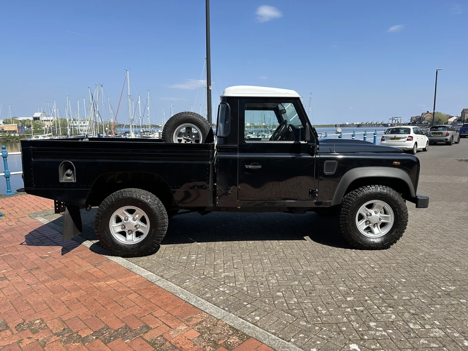 2014 Land Rover Defender 110 - Image 8 of 31