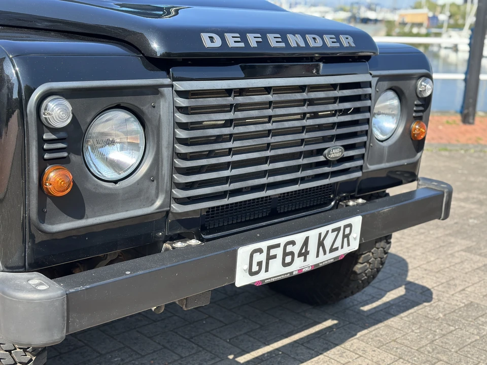 2014 Land Rover Defender 110 - Image 18 of 31