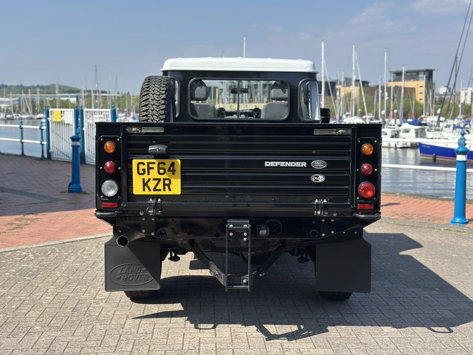 2014 Land Rover Defender 110 - Image 6 of 31
