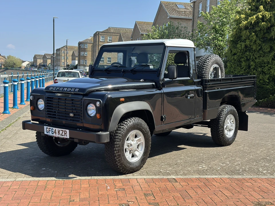2014 Land Rover Defender 110 - Image 3 of 31