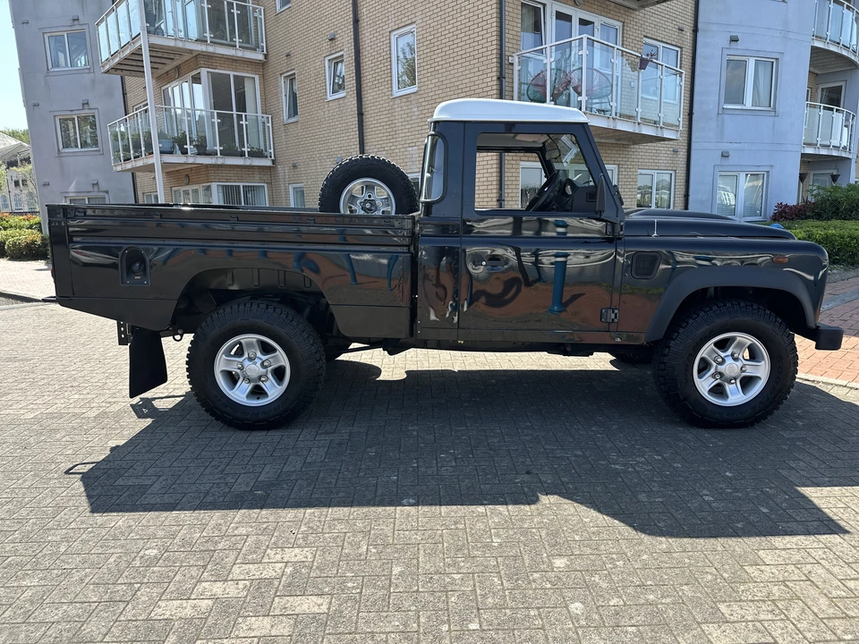 2014 Land Rover Defender 110 - Image 15 of 31