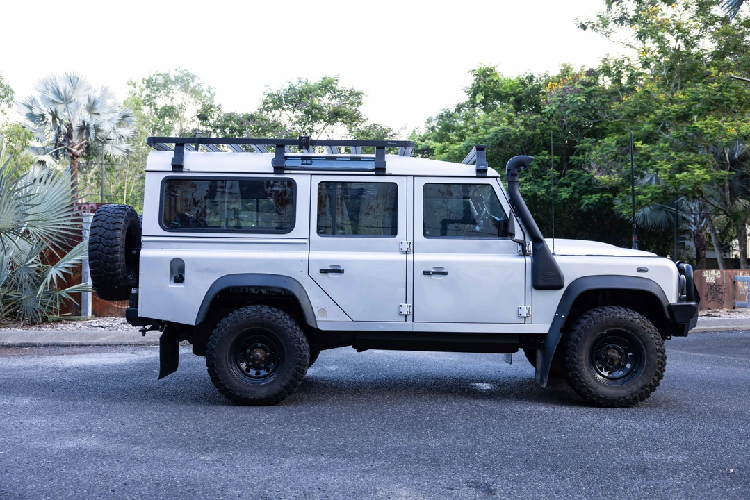 2014 Land Rover Defender 110 - Image 4 of 31