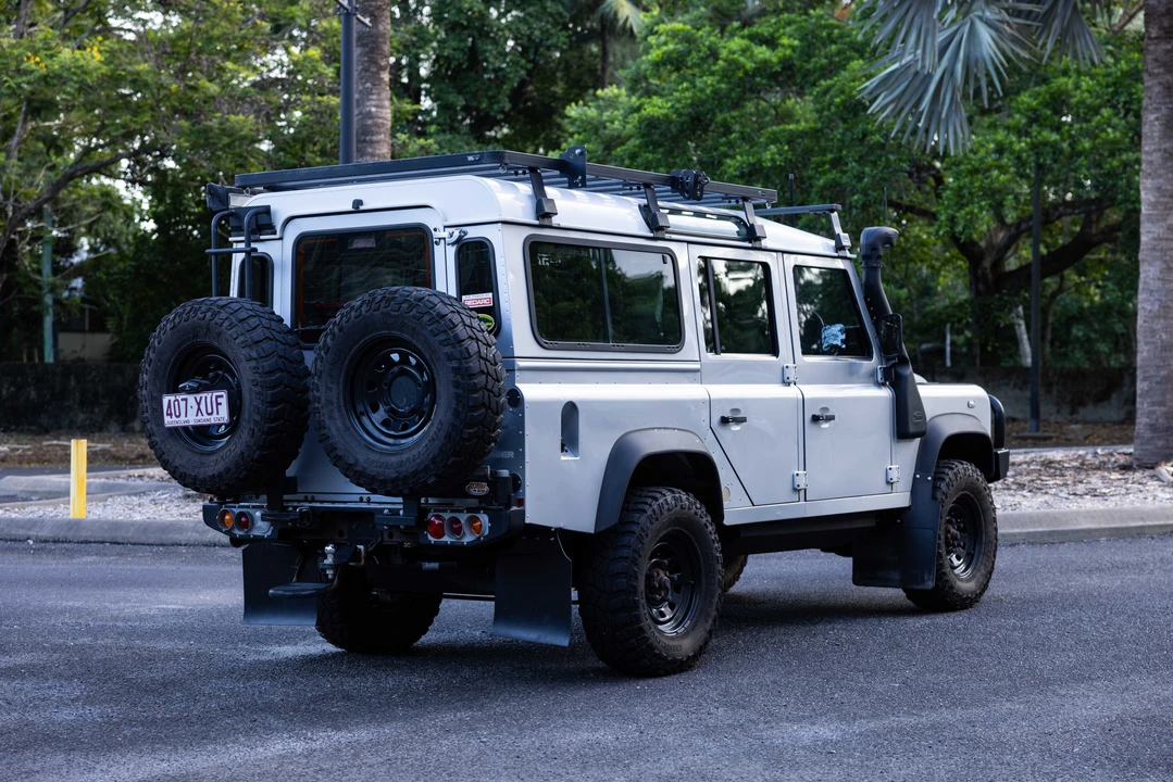 2014 Land Rover Defender 110 - Image 5 of 31
