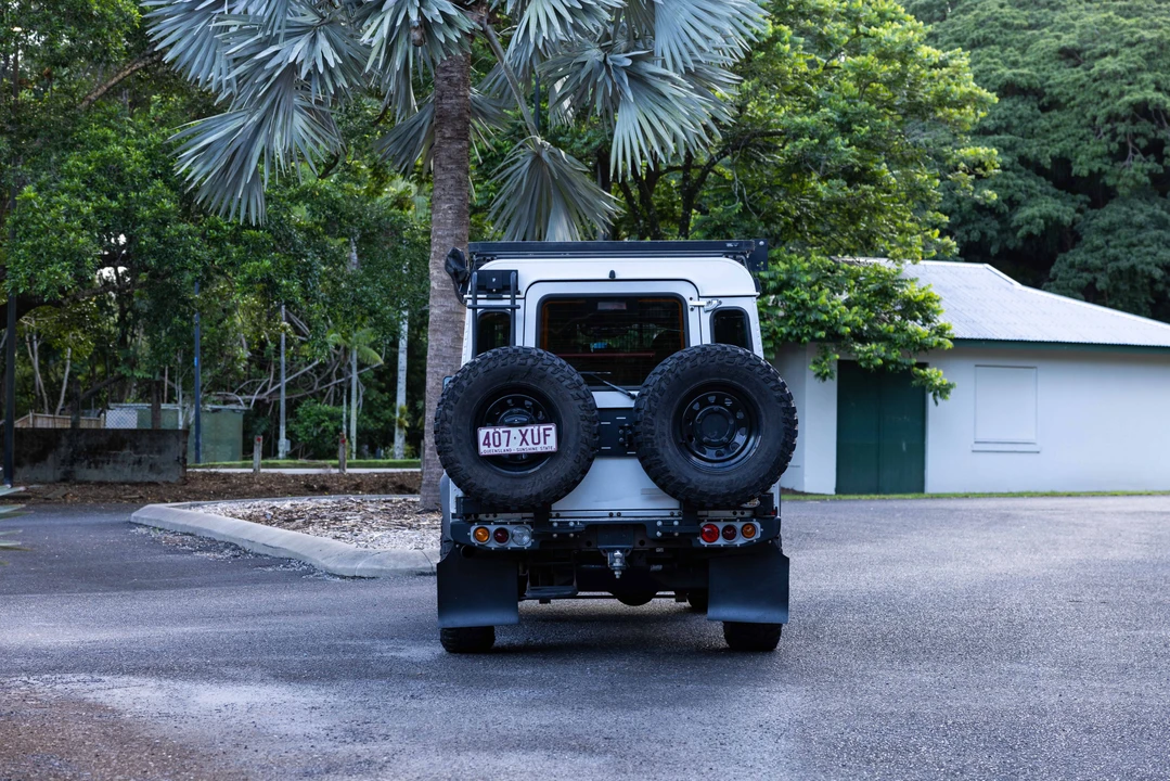 2014 Land Rover Defender 110 - Image 6 of 31