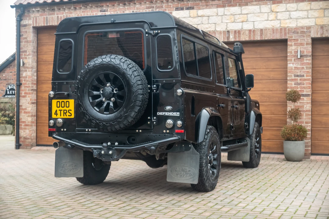 2014 Land Rover Defender 110 - Image 5 of 31