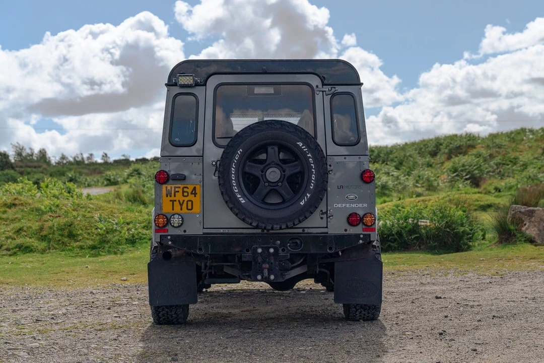 2014 Land Rover Defender 110 - Image 18 of 30