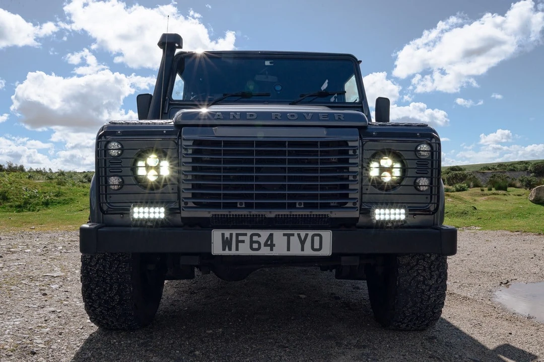 2014 Land Rover Defender 110 - Image 19 of 30
