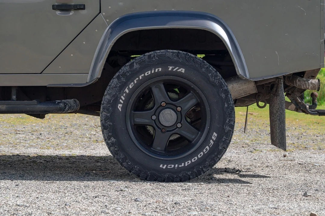 2014 Land Rover Defender 110 - Image 29 of 30