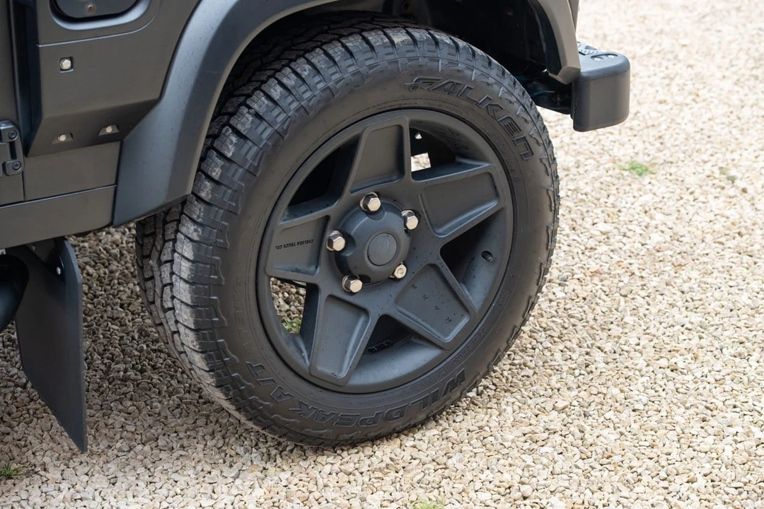 2014 Land Rover Defender 110 - Image 23 of 31