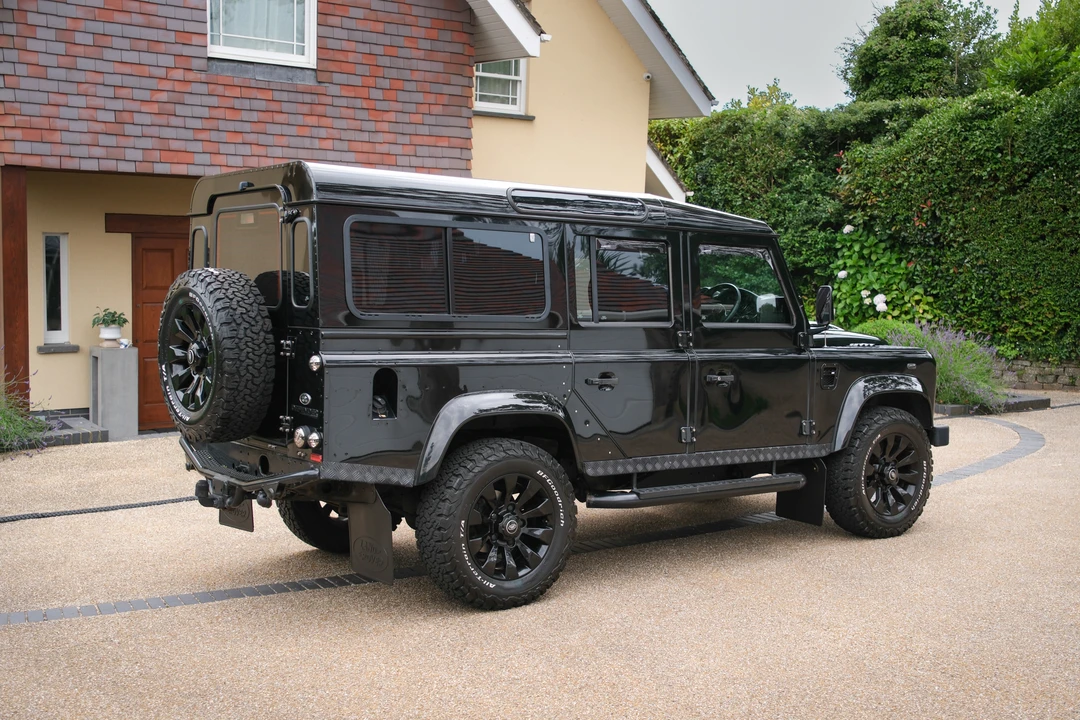 2014 Land Rover Defender 110 - Image 5 of 31