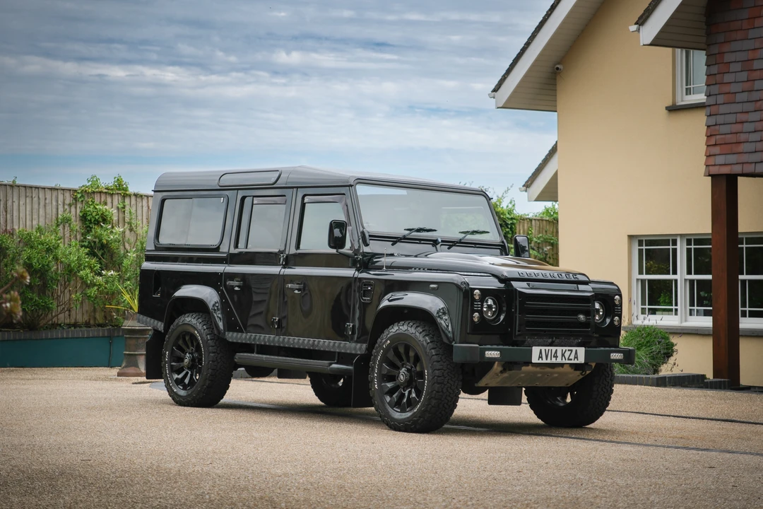 2014 Land Rover Defender 110 - Image 3 of 31