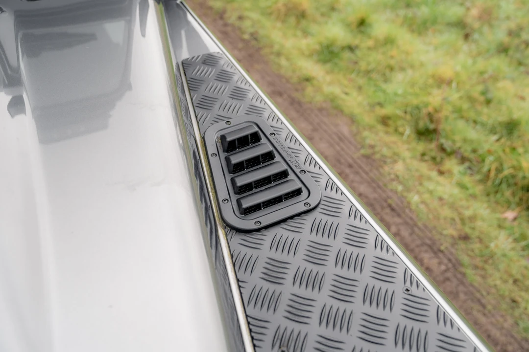2013 Land Rover Defender 110 - Image 30 of 31