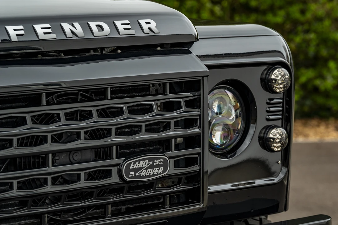 2014 Land Rover Defender 110 - Image 11 of 31