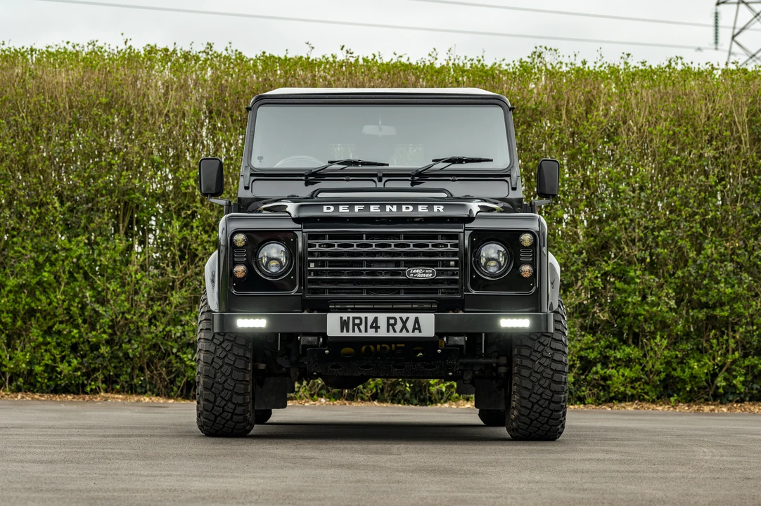2014 Land Rover Defender 110 - Image 10 of 31