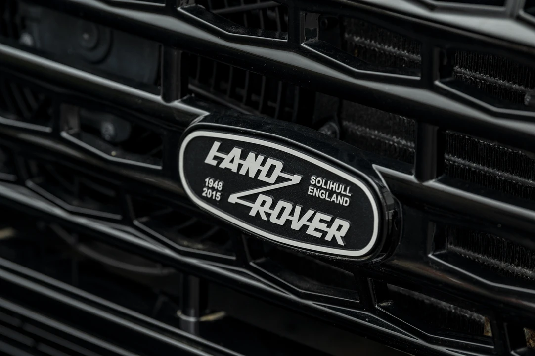 2014 Land Rover Defender 110 - Image 16 of 31