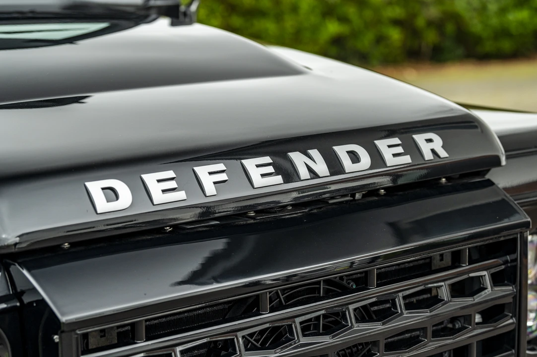 2014 Land Rover Defender 110 - Image 19 of 31