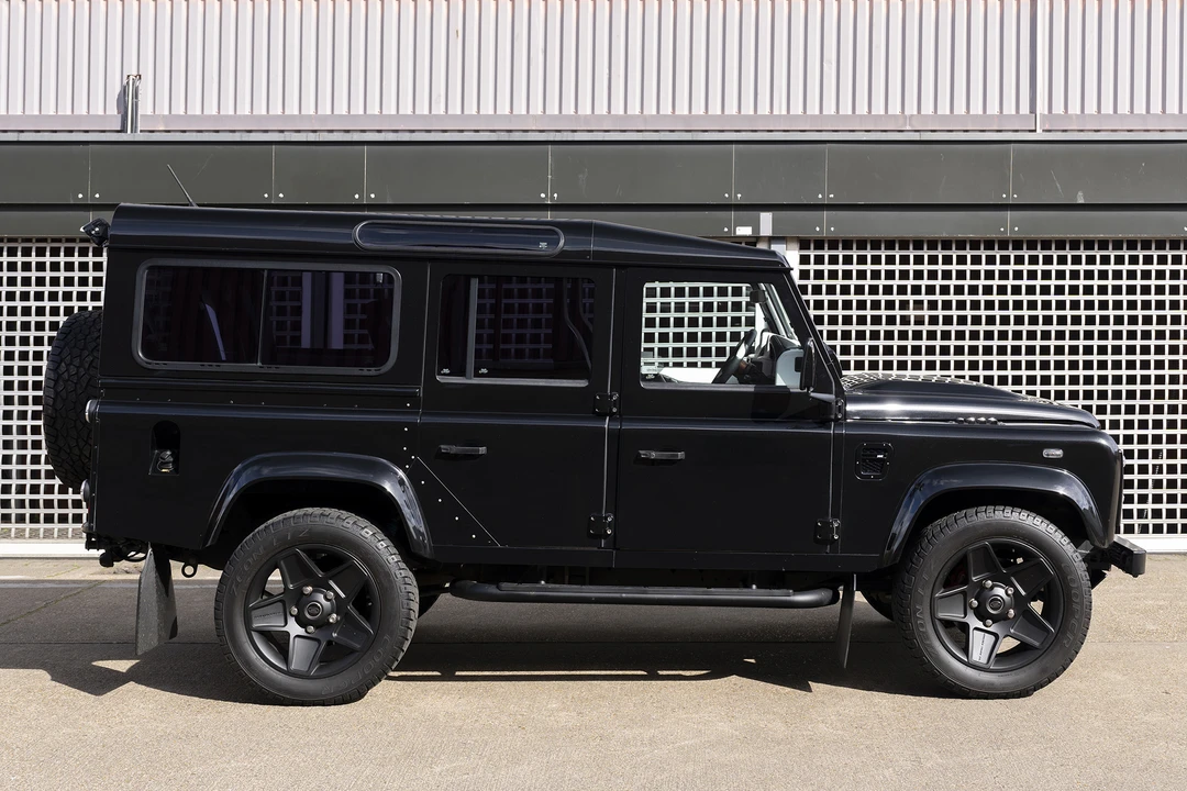 2014 Land Rover Defender 110 - Image 5 of 31