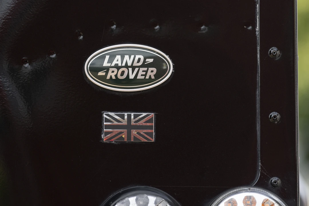 2014 Land Rover Defender 110 - Image 27 of 31