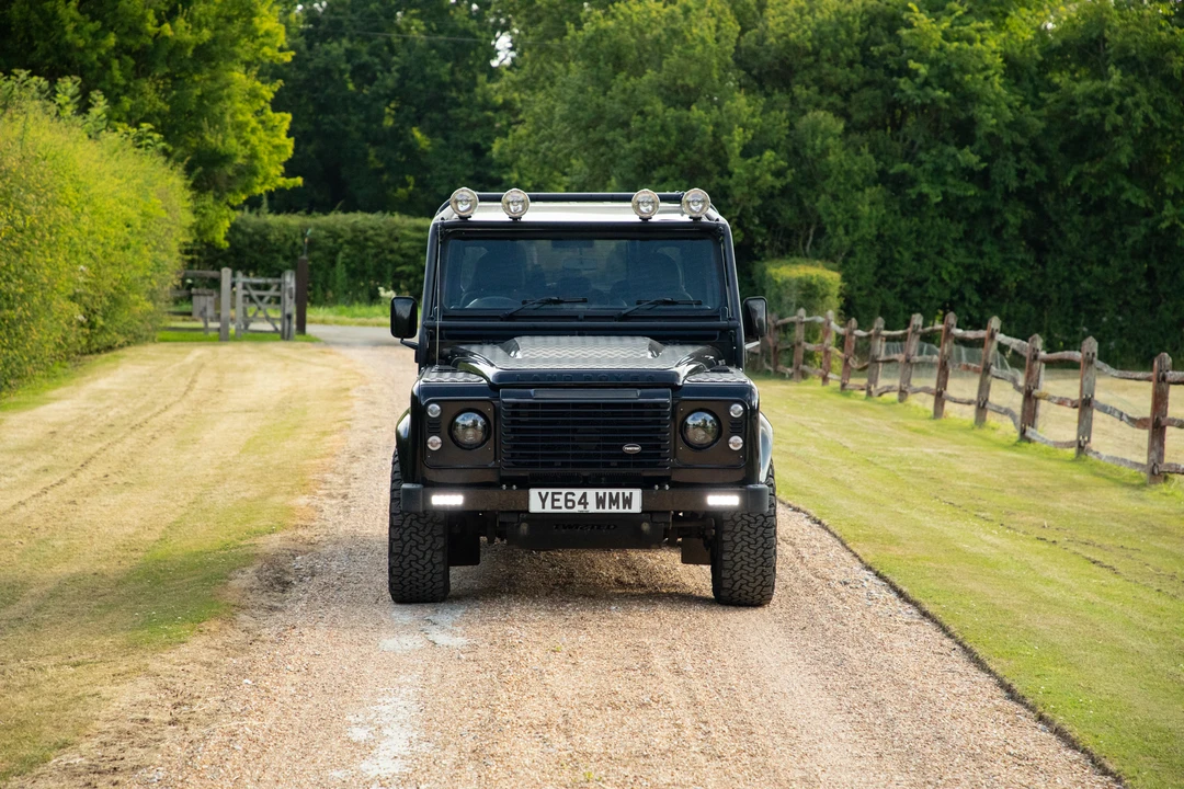 2014 Land Rover Defender 110 - Image 2 of 31