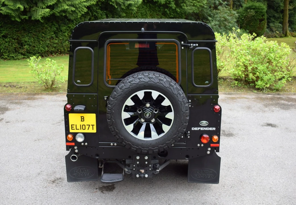 2014 Land Rover Defender 110 - Image 18 of 30