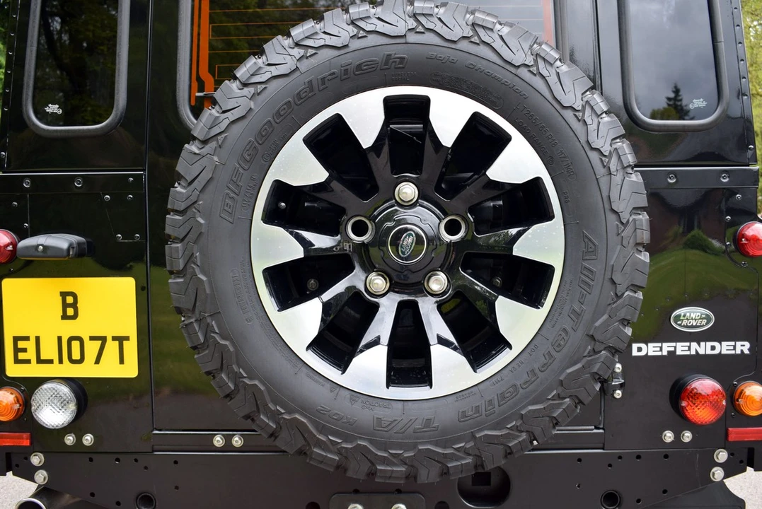 2014 Land Rover Defender 110 - Image 27 of 30