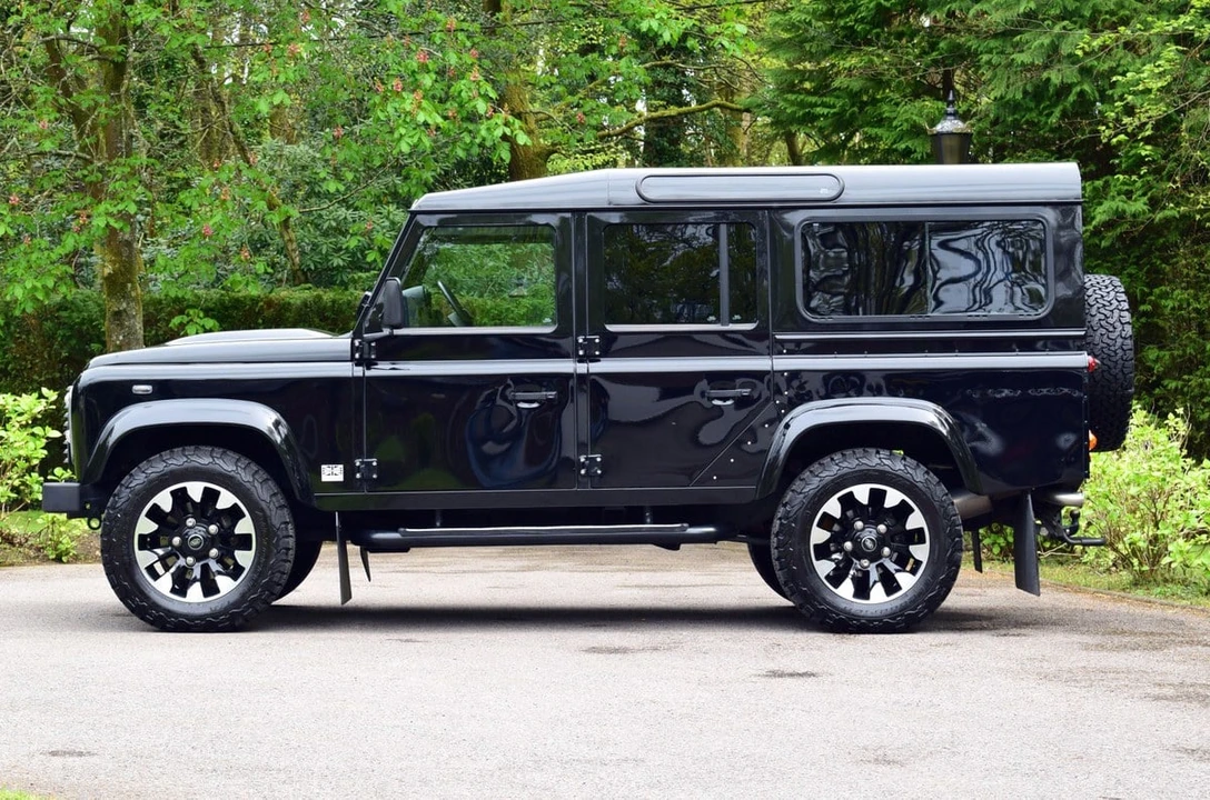 2014 Land Rover Defender 110 - Image 10 of 30