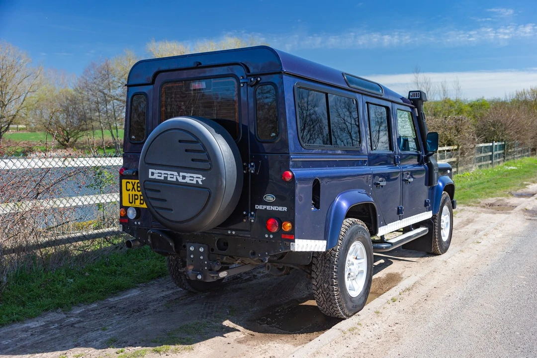 2014 Land Rover Defender 110 - Image 10 of 30