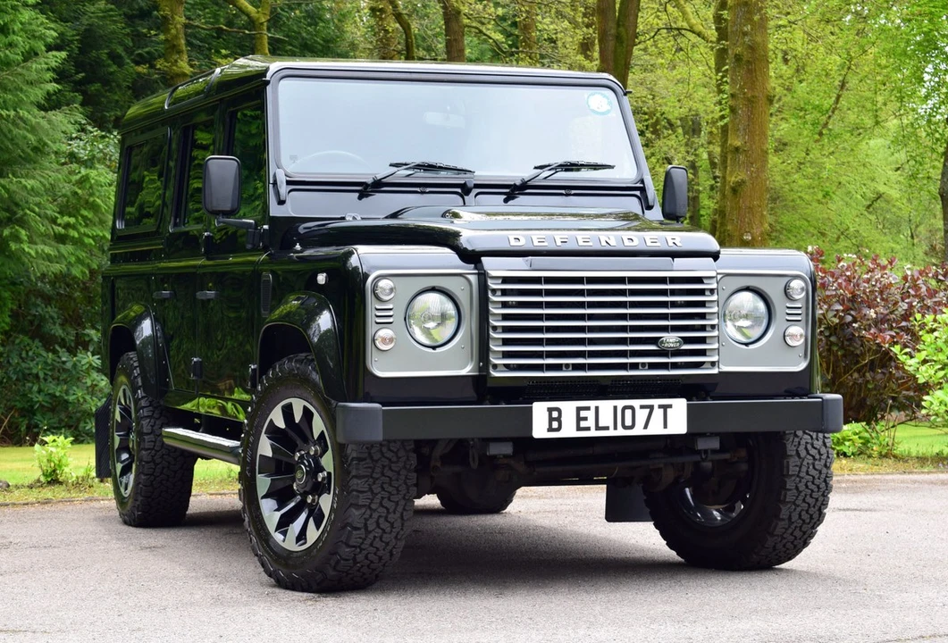 2014 Land Rover Defender 110 - Image 5 of 30