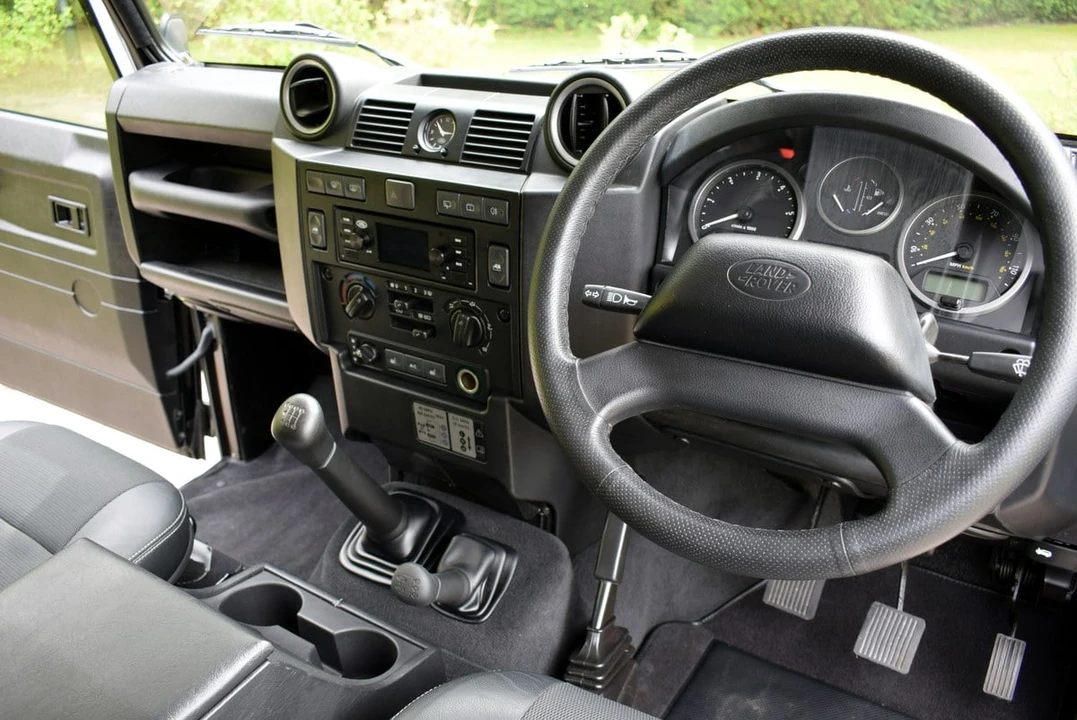 2014 Land Rover Defender 110 - Image 29 of 30