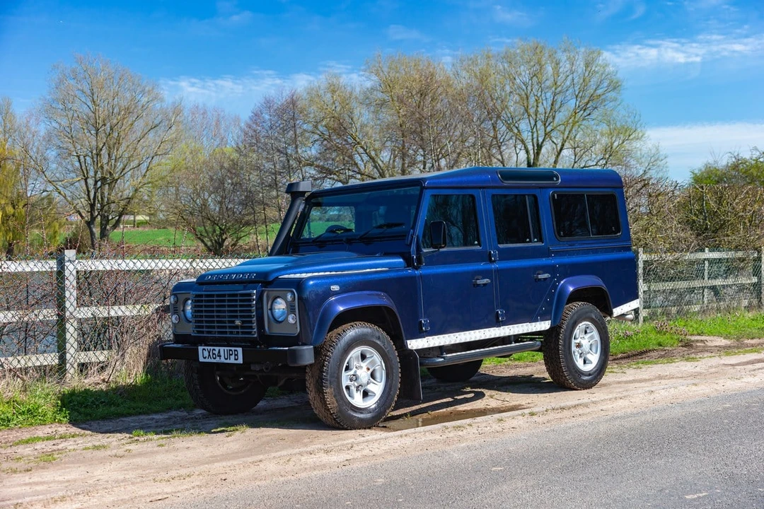 2014 Land Rover Defender 110 - Image 17 of 30