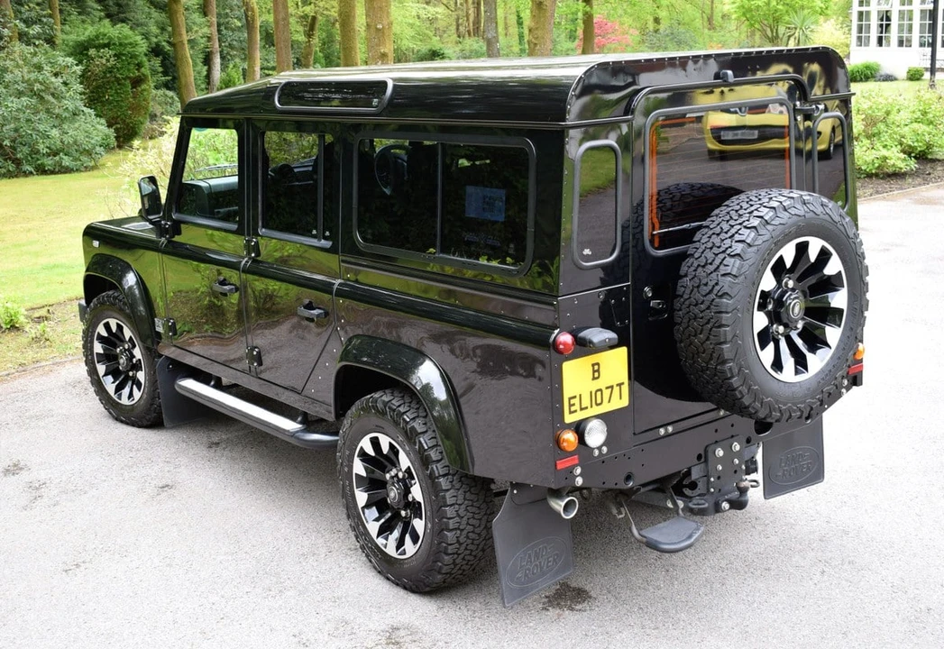 2014 Land Rover Defender 110 - Image 17 of 30