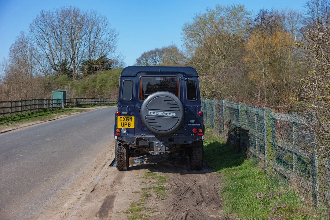 2014 Land Rover Defender 110 - Image 9 of 30