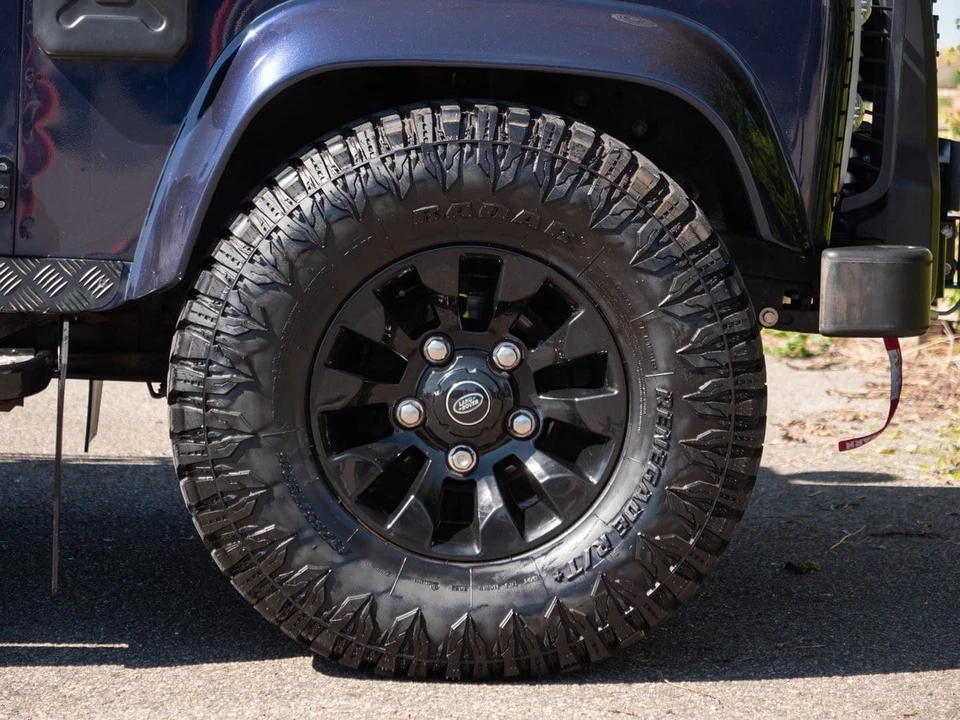 2014 Land Rover Defender 110 - Image 19 of 30