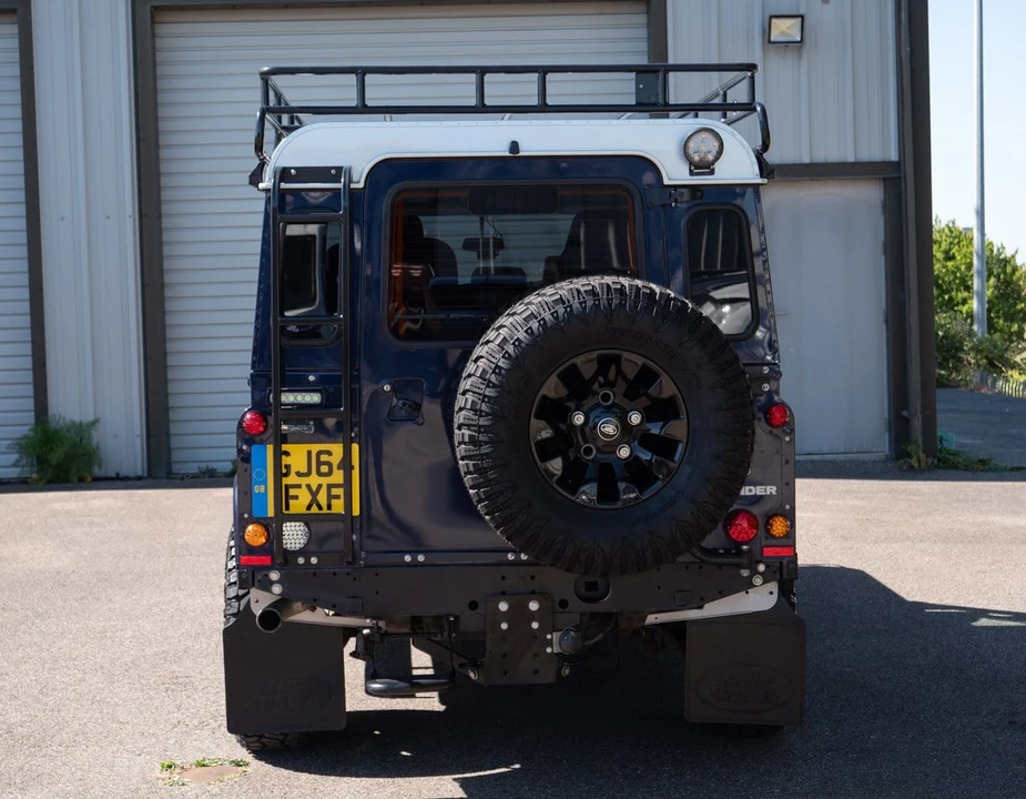 2014 Land Rover Defender 110 - Image 13 of 30